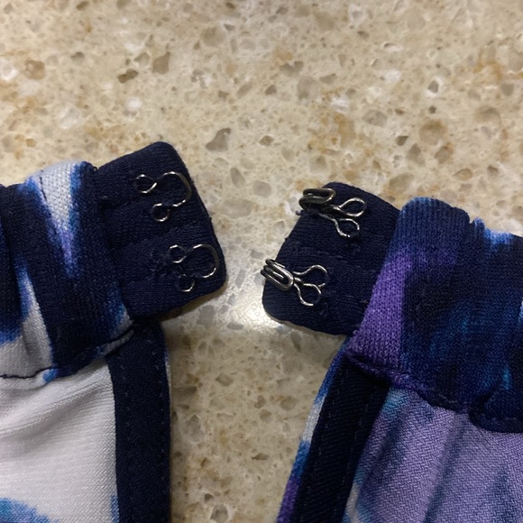 Tahari Sleeveless Halter Blouse Size X-Small - Picture 3 of 5